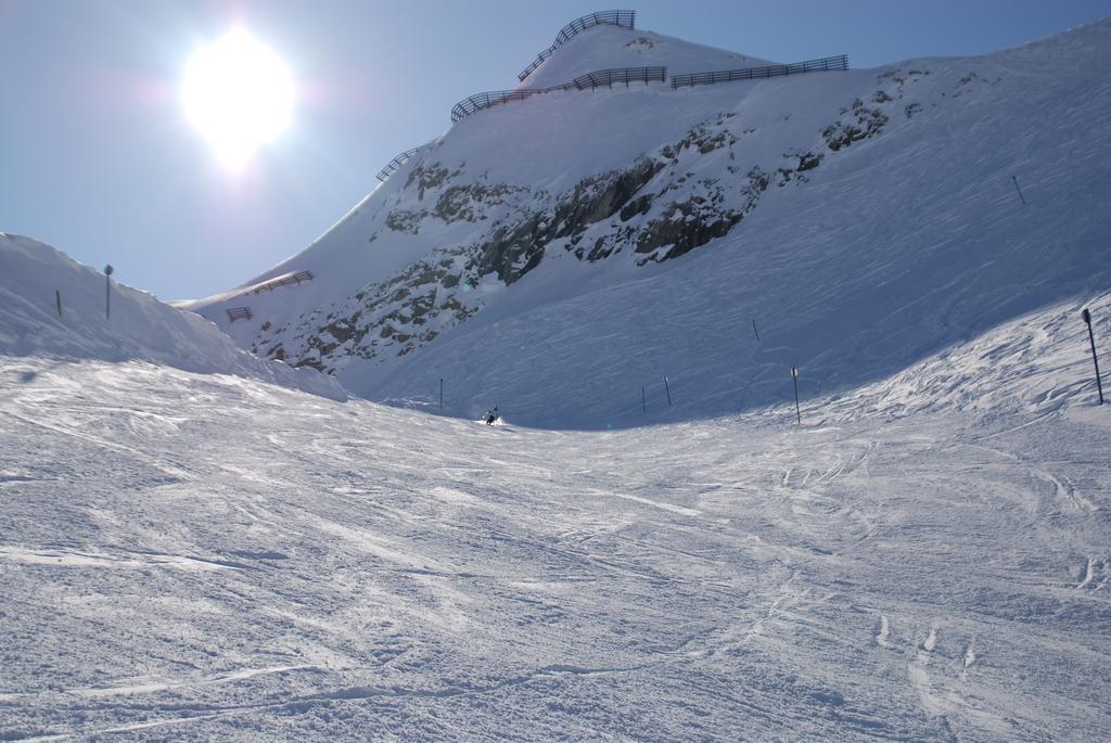 Alpenhotel Zur Wildi Lauchernalp Wiler Luaran gambar