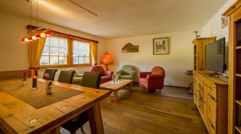 Alpenhotel Zur Wildi Lauchernalp Wiler Luaran gambar
